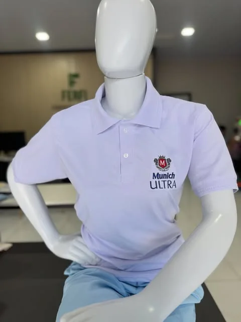 Chomba lila con logo de Munich Ultra